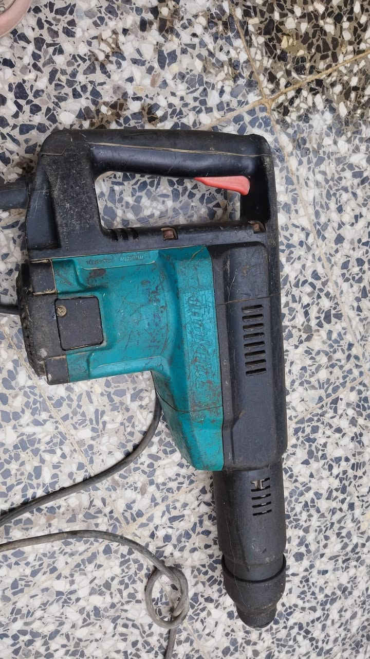 دريل تكسير وتثقيب ماكته ياباني أصلي شغال 

ذمه بركبته الي يكسر بسعره السعر بالخاص 

موجود وات ساب ***********
