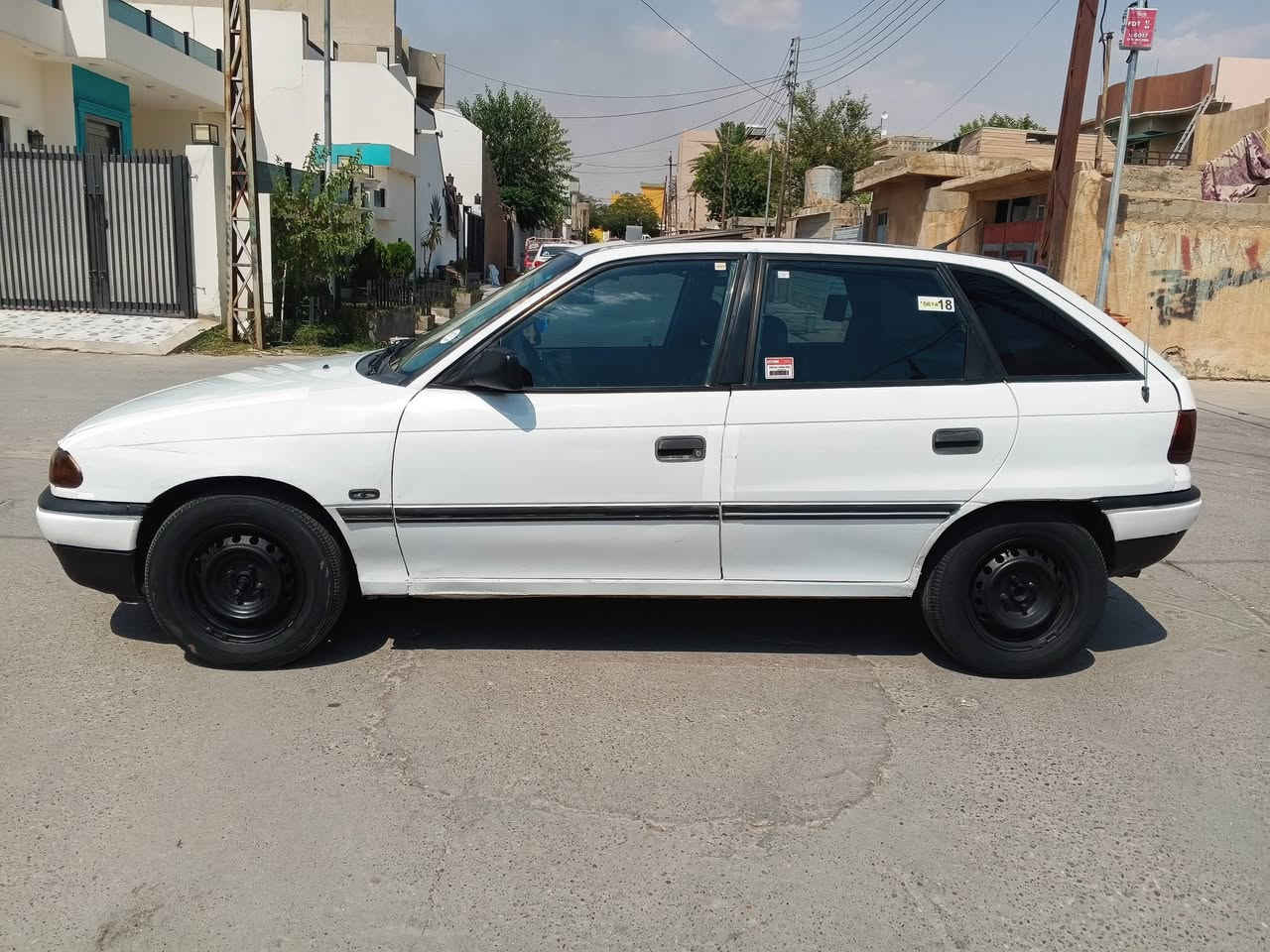 اوبل استرا. موديل 1992 محرك 16 كير.
عادي قايش عريض (پاور) سنويه مشروع
 وطني شرط التحويل 
سياره بدون ضربه  كوبون بنزين بيهه 

مكان سياره كركوك 
سعره 33 
***********
