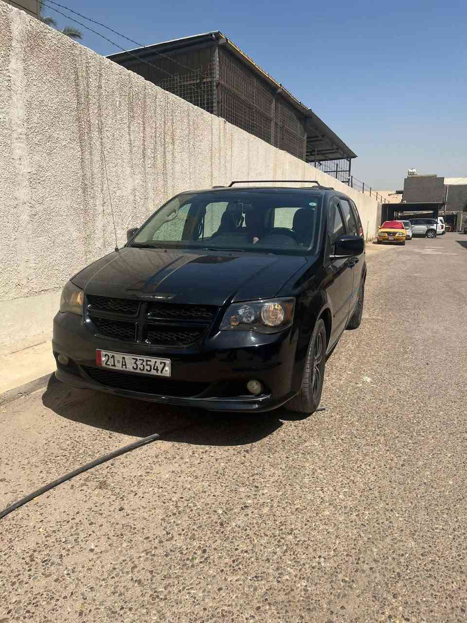 السلام عليكم من رخصة الادمن سيارة🚘 دوج كرفان 2016 السعر 140 وبيه مجال  سنويه 2028 يله تسقط للبيع أو مراوس السياره وارد أمريكي بيه 3قطع صبغ الضربه بس الجاملغ اليمنه بس البابين مرشوشات صبغ لمطابقت اللون ((فقط)) السياره ماشيه 105 مل بيبان صندوك كله كهرباء صدر أمامي خلفي تايرات جدد صارلهن أسبوع الله شاهد تجي وتشوف بعينك بيه تايرات سبير ثنين احتياط شاشه كامره تبريد ثلج تدفئه كشنات قماش بس اني مغلفه حته لا تنعدم حرامات مواصفات السياره sxt السياره جاهزه من كلشي منضومه مال زينون قوي كلش اربعه براد الناصي عالي والعالي عالي همين المكان بغداد زيونه للاستفسار الرقم ***********
