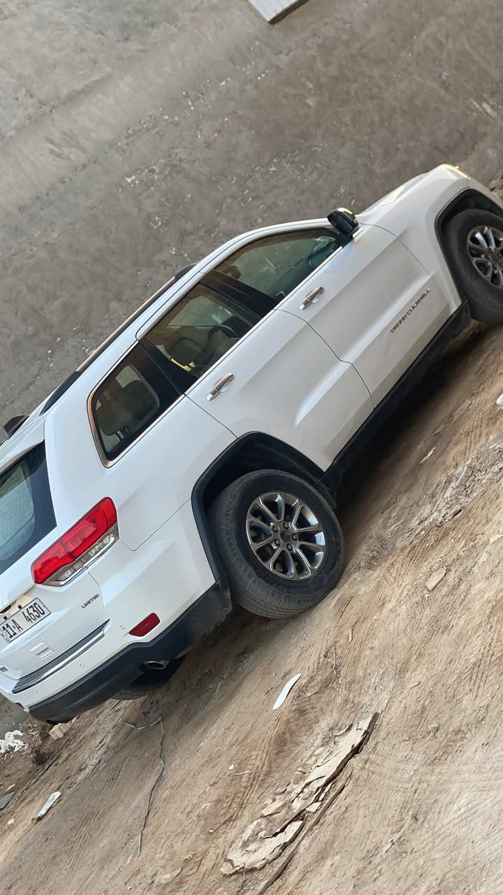 جيب شيروكي 2014   كلين فول مواصفات عده جزء من دعاميه صبغ سيارة خير من الله ***********سعر.       218 بيها مجال حك جيه شراي اتصل
