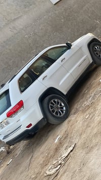 جيب شيروكي 2014   كلين فول مواصفات عده جزء من دعاميه صبغ سيارة خير من ...