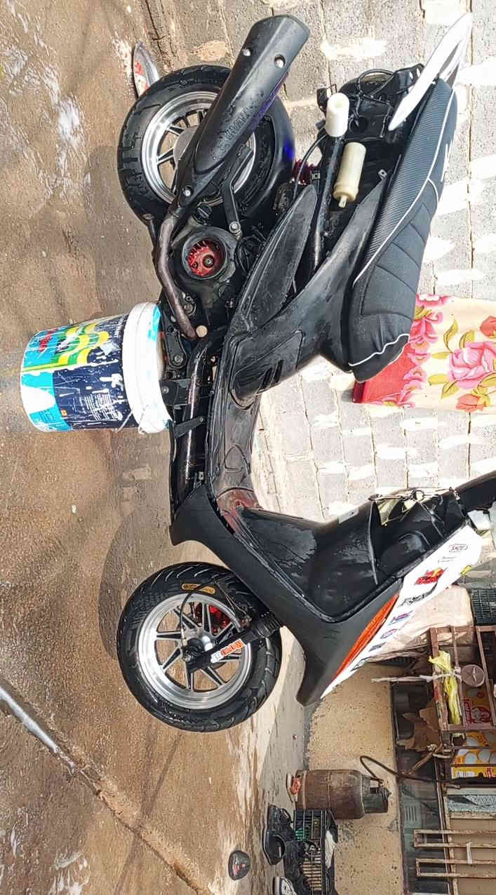 سلام عليكم دراجه ماكس مكينه 55 مكينه ناعمه كلش حلوه دراجه مزودة  أو كفراته موجود سعر 500بيه مجال باقي اسئله عل رقم ***********
