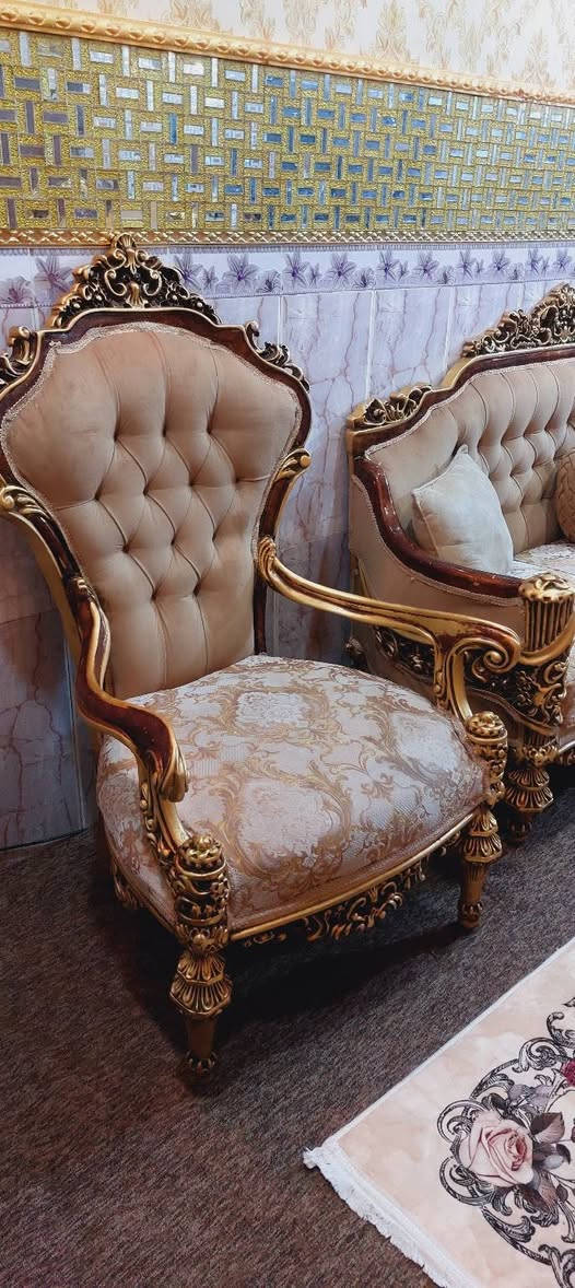 تخم ملكي عشر مقاعد مع سيت طبلات بغداد الشعب ***********
