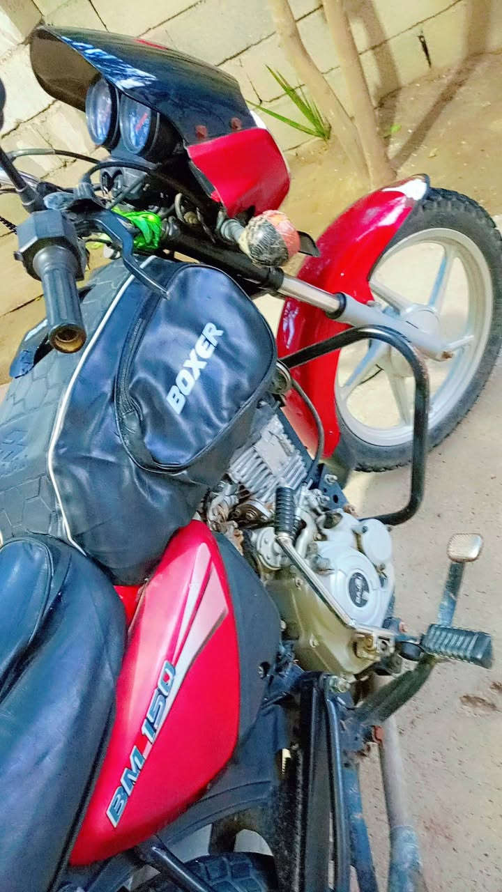 السلام عليكم بوكسر للبيع اوراق كامله نقص ورقه الصفراء بس والداجه قائمه خيط تبخيره مكينه ناعمه وخير من الله والسكن ديالى موديل 18 والسعر 550 وبيها مجال مال بيع ***********
