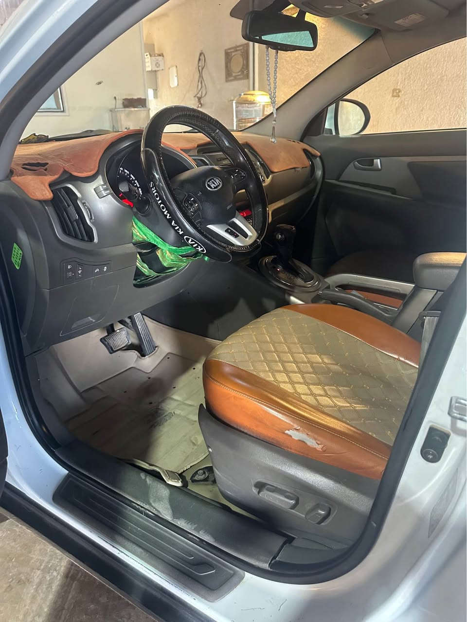 كيا سبورتج 2015 خليجي مكفوله من الصبخ والضرر ماشيه 170 الاف فول واحد على واحد فول الفول ومكفوله كير مكينه للمراوس او نقدا سعر 168 وبيها مجال مكان بغداد او ديالى *********** بغداد, العراق
