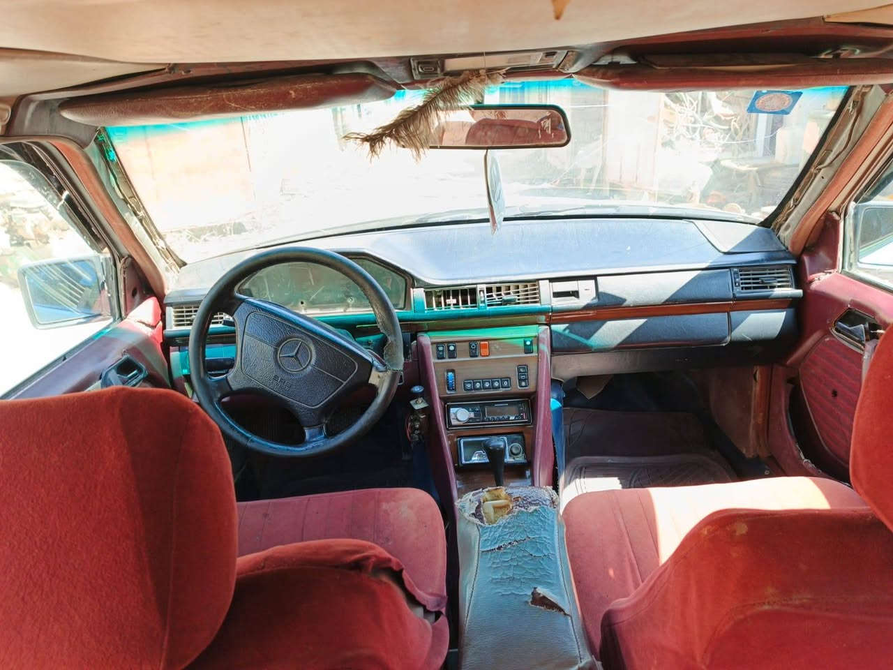 السلام عليكم من رخصت المسؤول مارسدس دب موديل 89 محرك محور 3000 في في تي فيشتين تبريد نقص غاز رقم بصره بسمنه قواعد دبلات وحده معمره والثانية بلاد مكان بصره بني منصور السعر 38$وبيها مجال باقي تفاصيل على الرقم صاحب السيارة *********** اخوان مكلف بالنشر
