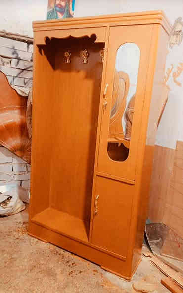 سلام عليكم 
غرفه 6  ابواب تزكام  نضافته 90 بلميه للبيع او مراوس 
السعر 525 الف العنوان النجف شارع المدينه للاستفسار اتصل 
***********
