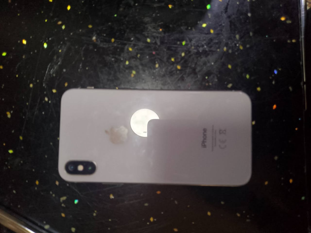 السلام عليكم ايفون x ذاكره ٢٥٦
الفيس ايادي متوقف فقط الباقي كله شغال 
***********
