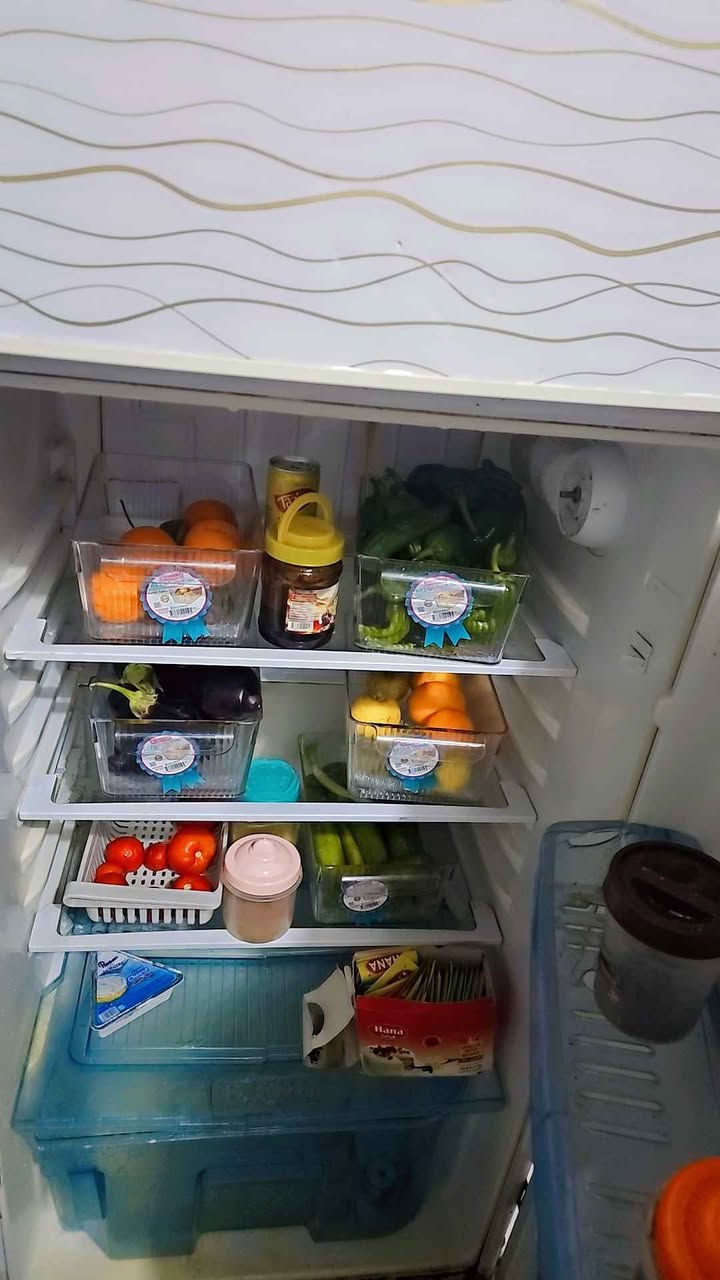 ثلاجه نوع فورسي حجم ٢٠قدم تشتغل ونضيفه ع فحص للإستفسار واتس أو اتصال 
*********** النجف, العراق
