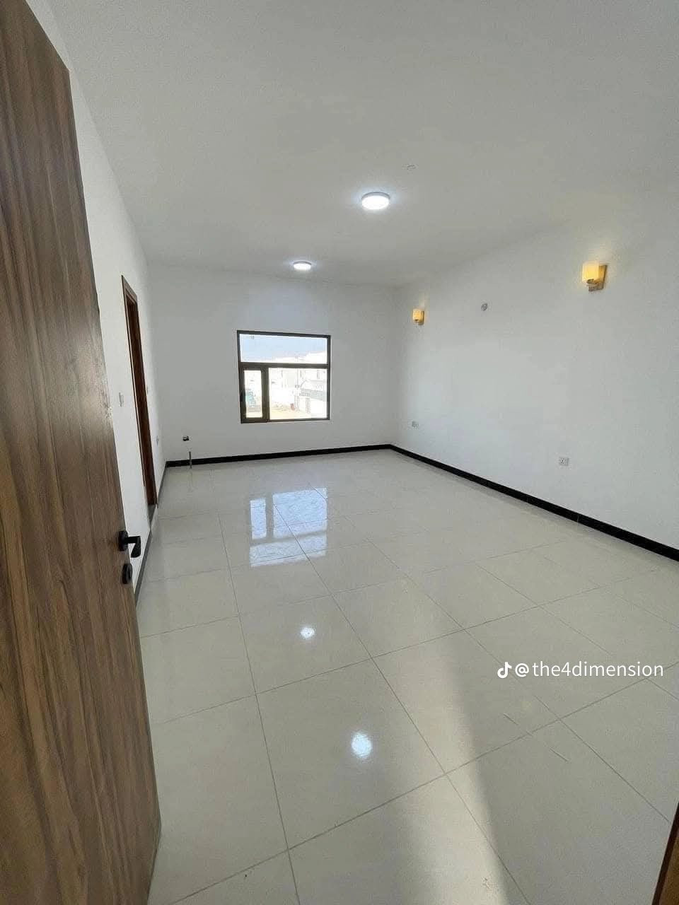 🏠 فرصة سكنية لا تُعوض في مجمع الأميرات 2 السكني 🏠
للباحثين عن الرفاهية، الهدوء، والموقع الاستراتيجي.. نعلن عن توفر دار سكنية مميزة جداً جاهزة للسكن الفوري في قلب مجمع الأميرات 2.

✨ أبرز مواصفات الدار:
• الموقع الذهبي: يقع في المربع الرابع – منطقة مسكونة بالكامل وحيوية.
• إطلالة ووصول سهل: قرب شارع 30 ومدخل المجمع الرئيسي، وعلى امتداد منطقة السنتر والخدمات.

• المساحة: 250 متر مربع.
• التصميم: بناء حديث طابقين يحتوي على 3 غرف نوم واسعة ومريحة.
• الحالة: جاهز للسكن (مفتاح) مع توفر كافة الخدمات الأساسية.

📍 لماذا هذا العقار؟
لأنه يجمع بين القرب من المراكز التجارية (السنتر) وسهولة التنقل، في مربع يعتبر من أرقى وأهدأ مربعات المجمع.

📞 للتفاصيل والاستفسار عن السعر:
يرجى مراسلتنا عبر رسائل الصفحة أو الاتصال المباشر على الأرقام التالية:
👉 ***********
👉 ***********
سكنك المريح بانتظارك.. سارع بالحجز!
