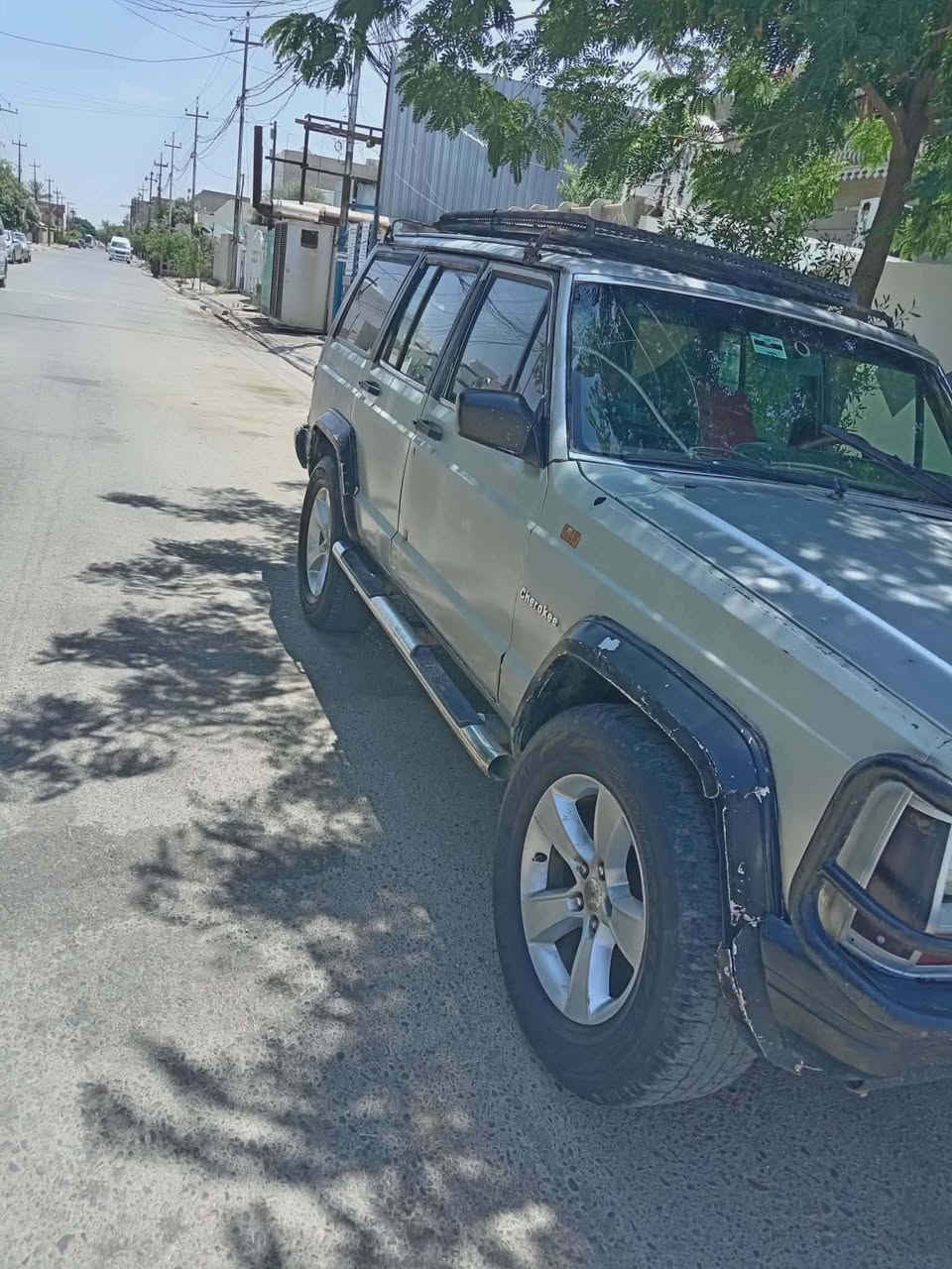 للبيع ولمراوس شعندك نزل  جيب شيروكي موديل 89محرك نيسان  2400بيكم شبوط محرك وكير شرط  لا تنقيص ولا تبخير داخل نضيف احمر كاعية جلد    تشغيل دكمة تجي بلادي كهربائيات شغالة ويل 17 بلادي سيارة حلوة وكاعدة رقم كركوك الماني شرط التحويل ول وكالة ولغرامة سنوية عضم عاج سستم سماعات بلادية  ومسجل شغالات    السيارة لايتات سكنات شغالات سبير ويل كروم بعده ما نازل صدر جديد تايرات جدد  السعر 30وبيها مجال للطيبين مكاني كركوك ***********
