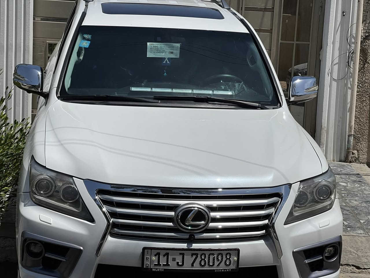 السلام عليكم لكزس موديل 2011 السياره جديد مال بيت بيها صبغ بس البنيد اثر تخريب الباقي مكفول السعر 320 بيها مجال بسيط المكان بغداد 
رقم الهاتف *********** واتساب
