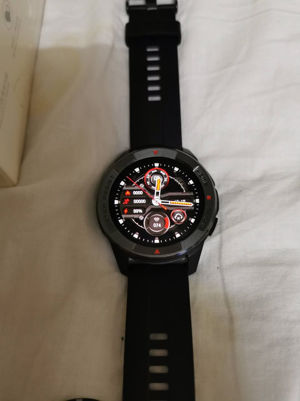 Mibro Watch X1 الذكية، وهي ساعة رياضية اقتصادية تتميز بشاشة AMOLED وبطارية تدوم طويلاً.أهم المواصفات التقنية للساعة:الشاشة: من نوع AMOLED بحجم 1.3 بوصة وبدقة 360×360 بكسل.البطارية: بسعة 350 مللي أمبير وتدوم حتى 14 يوماً من الاستخدام العادي.مقاومة الماء: بمعيار 5ATM (مقاومة للماء حتى عمق 50 متراً).المستشعرات: مراقبة نبضات القلب ومستوى الأكسجين في الدم (SpO2) وتتبع النوم.الأنماط الرياضية: تدعم 38 وضعاً رياضياً مختلفاً.التوافق: متوافقة مع أنظمة أندرويد (Android 5.0+) و آيفون (iOS 10.0+).


**إذا كنت صاحب هذا الإعلان وتريد حذفه لأي سبب، رجاءا أرسل رسالة إلى الدعم الفني**