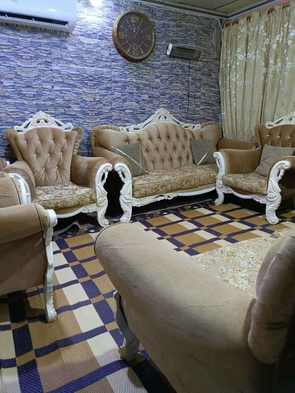 @إشارة تخم رئاسي 6 قطع 10 نفرات وي الكوشات  جاهز تاخذ وتفرش كلش نضيف 350 بي مجال قليل تركي الاصلي كلش نضيف الي يريده يراسلني او يتصل *********** @الجميع
