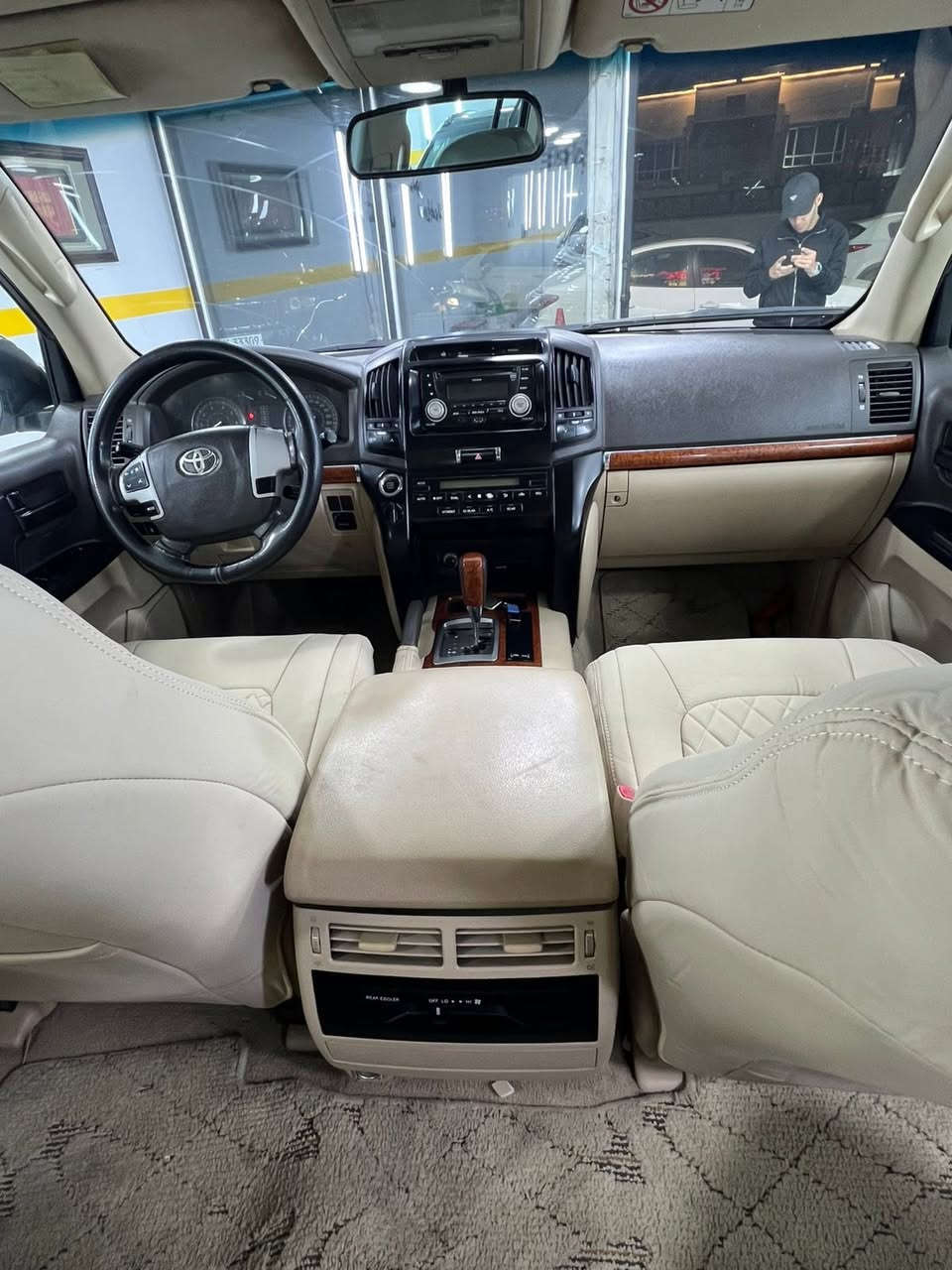 السيارة لاندكروز 2013
مواصفات بريم GXR
الكير مكفول المحرك مفتوح
بيها صبغ جاملغ خلفي جهة السائق والجاملغ الي بجهة اليمين الأمامي مبدل 
34$ألف وبيها مجال
 رقم بغداد
الموقع البياع
***********
