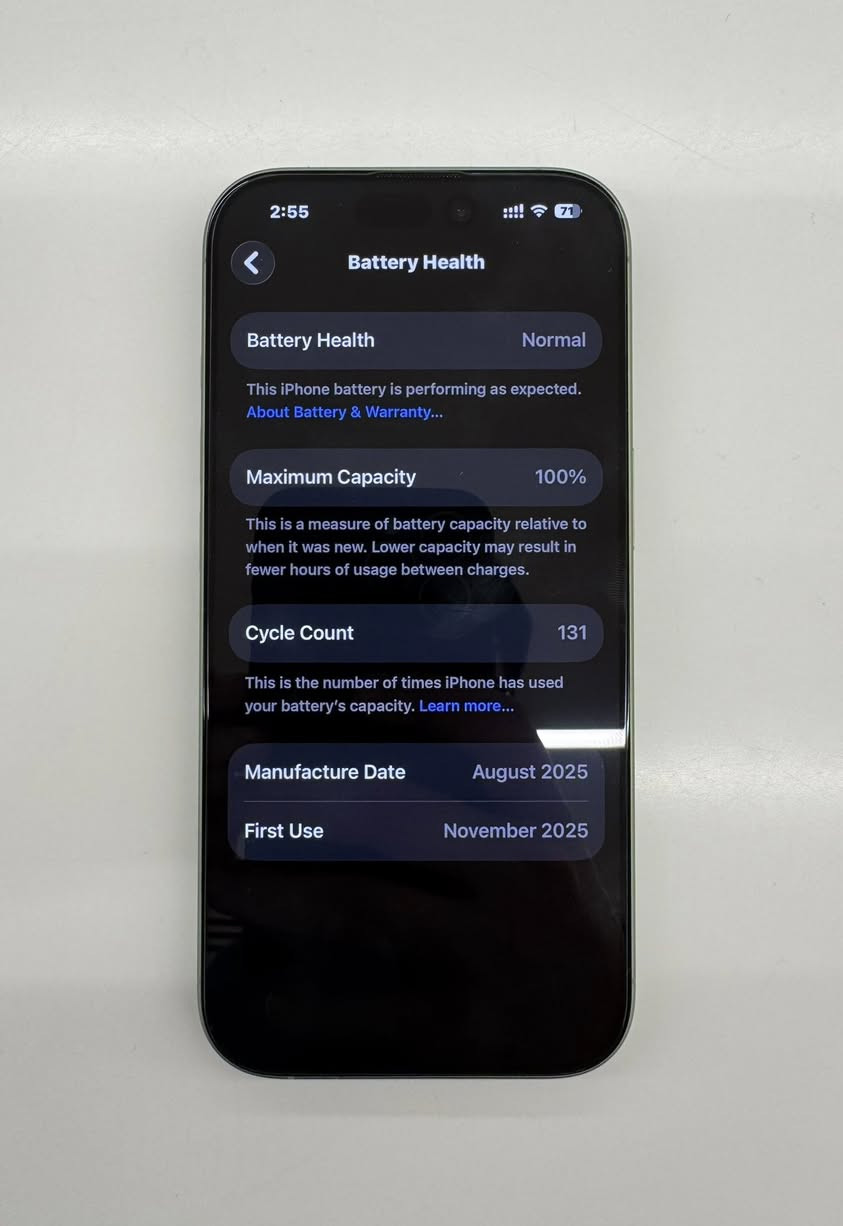 ايفون 17 عادي لون اخضر Sage النادر 
الجهاز ضمان ماستر سنتين نسخة العراق
الفاتورة موجودة من ماستر ستور
 يدعم الشريحة الفعلية والesim 
نظافة الجهاز 100% 
بطاريته 100%
كامل ويا كارتونته والكيبل الاصلي
كذلك كڤر سيليكون اصلي من اپل نفس اللون 
و كارتونته ايضًا ( الكڤر الاصلي سعره 75 الف ) 
السعر الكامل وية الكڤر مليون و 250 الف 
مكاني بغداد ***********
