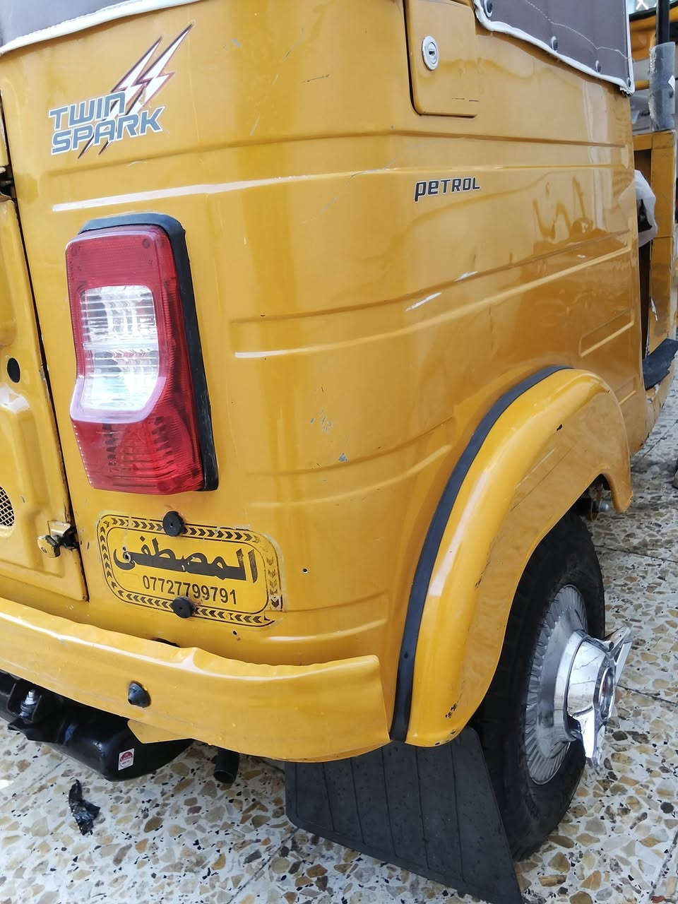 سلام عليكم تكتك للبيع  رقم وسنويه بسمي مكينه مفتوح بيه  بوشه وبستم كشر كفاله قطرت صبغ مابيه بس بارد كلش قليل السعر 7400 وبيه مجال قليل مكاني بغداد شعب الرقم***********
