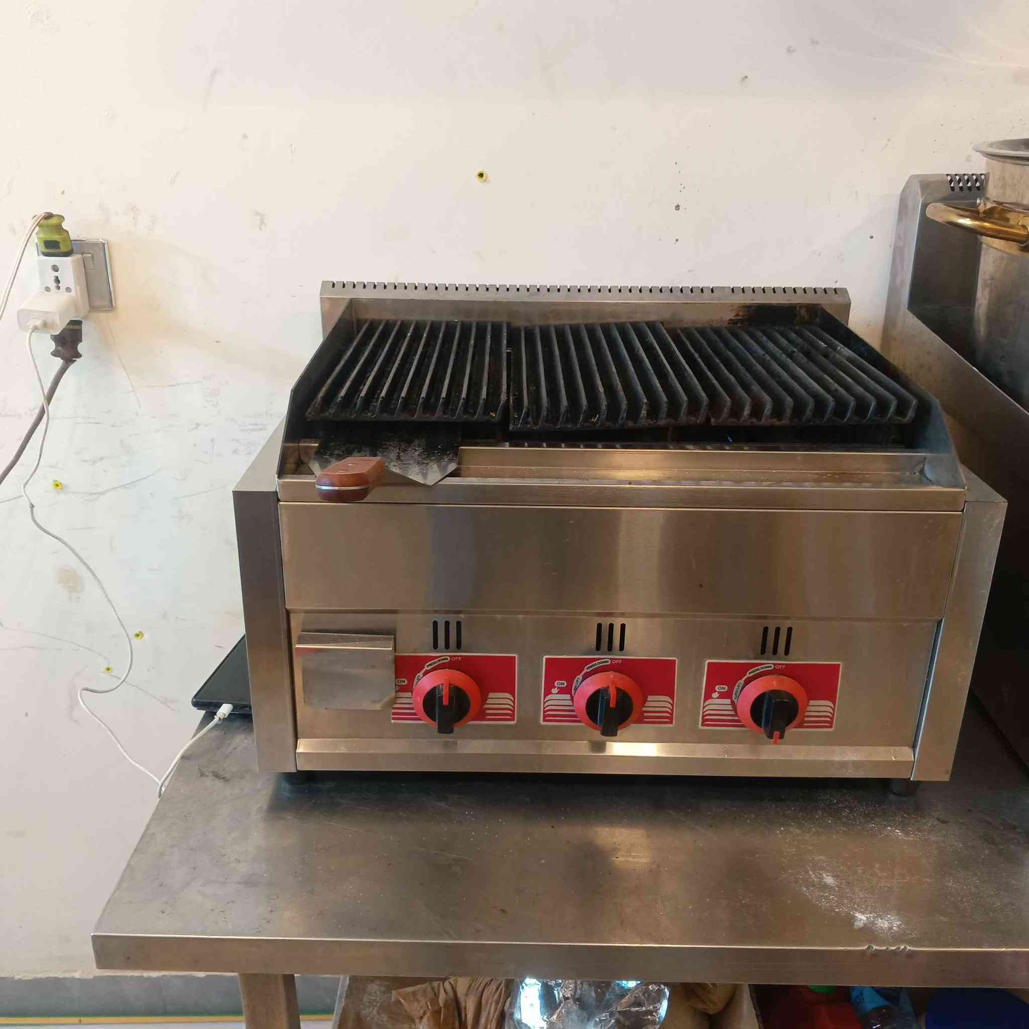 كريل همبركر تلث عيون  فحم وغاز جدا نضيف مكاني بالحريه 
السعر 300 الف بغداد, العراق


**إذا كنت صاحب هذا الإعلان وتريد حذفه لأي سبب، رجاءا أرسل رسالة إلى الدعم الفني**