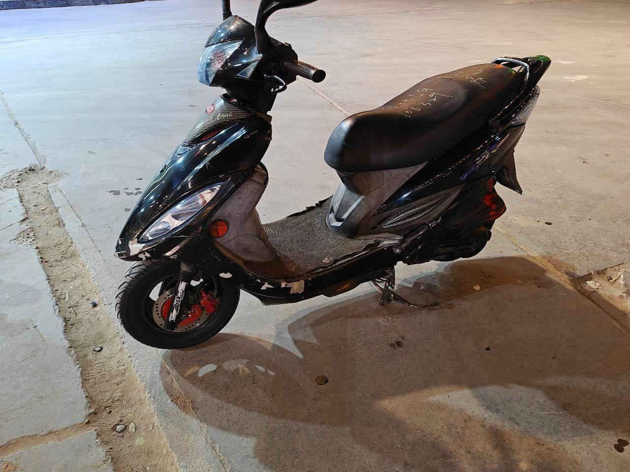 كامكو جي فور صار اقل سبوع طالعه من حاويه  مكاتبتهة موجوده دراجه كارتون كارتون برغي ما عايزه دراجه نضيفه حيل ***********
