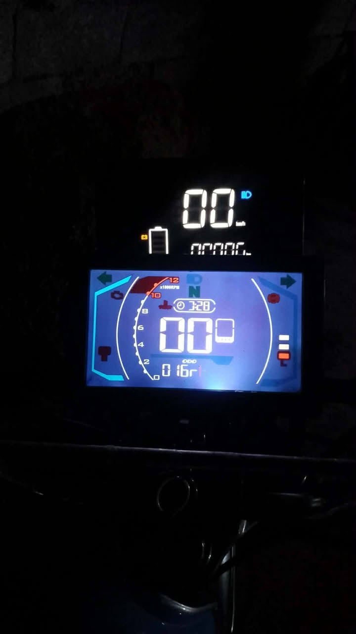 سيفان موديل 25 دراجه كفاله عام كلشي شغال بيه  مكانه بعقوبه لاتصال*********** سعره700بيه مجال حك جيه
