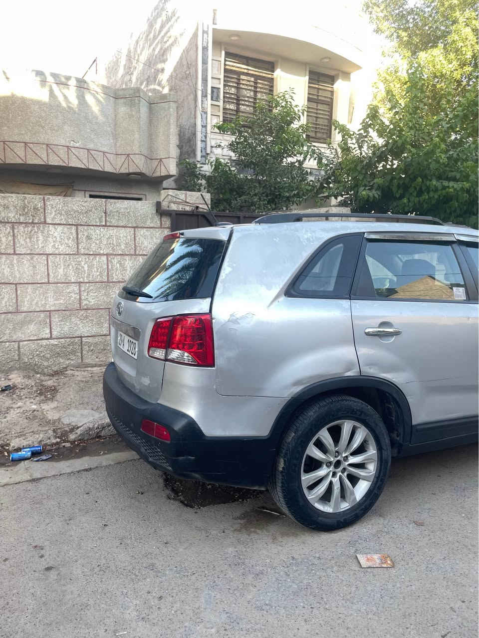 السلام عليكم kia sorento
موديل2010
لون رصاصي جارد
مكانها الدوره 
***********
سياره خليجه بيها ضربه باب وجاملغ ومصالحها بس يرادلها ينعاد تصليحها
وصدرها مو زين  وبنيد مالتها هم يرادلها تبديل
رقمها واسط مميز
سياره فول مواصفات عدا بصمه 
مكينتها2400 
سعرها 107 ومجالها بسيط جدا جداا بغداد, العراق
