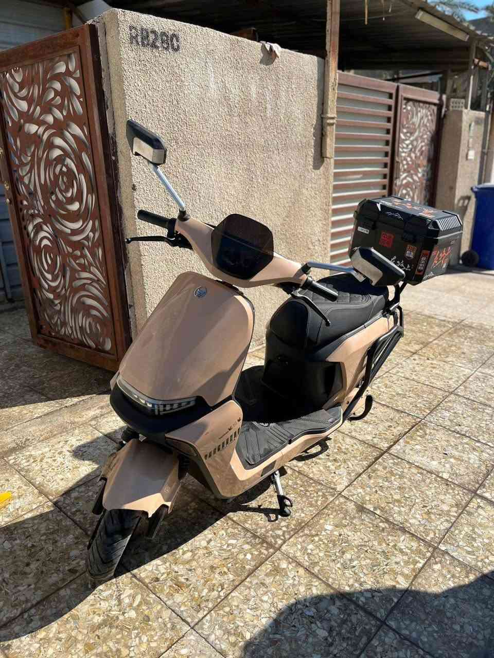 دراجه موديل ٢٠٢٥ ٦ بطاريات جل البطاريات جددد استعمال ٩ اشهر فقط يعني كلشي مابيهن و٧٢ فولت و٣٢ امبير بيها اضويه من كل مكان اشارات يمنه يسرى سويج وكارت بيها نضام رجوع
دراجه سريعه اقصى سرعه الها ٨٥حقيقي مو كلاوات تريد تجي تاخذ بيها تراي بس ٨٥ سريعه يراد اوديك عل شارع المطار ودراجه فول الفول بس ارد ابيعها لان عندي سياره وين اوديها وتشحن سريع والشاحنه مالتها بيها نضام انو اذا تشحن هيه تقفل من وحدها مو تحترك لو هاي يعني تاخذها  ترتاح وثكيله دراجه وضخمه اريدها ب٦٥٠ بيها مجال بسيط جدا لان دراجه كلش راقيه طب عل ذكاء الاصطناعي وشوفها  
*********** مكاني عامريه بغداد
دراجه موديل ٢٠٢٥ ٦ بطاريات جل البطاريات جددد استعمال ٩ اشهر فقط يعني كلشي مابيهن و٧٢ فولت و٣٢ امبير بيها اضويه من كل مكان اشارات يمنه يسرى سويج وكارت بيها نضام رجوع
