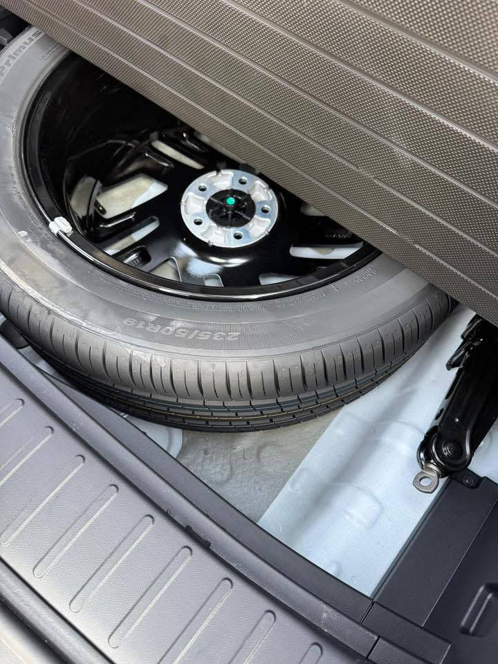 السلام عليكم للبيع
هونداي توكسان تو كلر.

خليجي 

موديل 2025 اخت الزيرو بعدهي بضمان الشركة 

فول مواصفات 1/1

كفاله عامه 

ماشية 8000 كيلو فقط 

مكفوله من ضربه وصبغ وتبديل وبارد 

 الموصفات 

 حساسات أمامية 

 حساسات خلفية

 لايت زينون + LED

 كشافات 

 بك لايت LED

 جنطة كهرباء

  بصمة

 تشغيل عن بعد  

 دشبول شاشة متصل

 شاشة كبيره 

 كاميرا دوارة

 كشنات كهرباء +تدفه تبريد 

 

 داخل مخمل بيجي

 أوضاع القيادة  Drive Mode 

 فحص أنظمة السيارة 

 حساسات ضغط اطارات 

 مقود جلد حياكة

 قطعتين تبريد

 هاند بريك بصمة 

 اشاير ب المري

 اريل نفكيتر 

 نظام مانع الانزلاق

 نظام نزول المنحدرات

شاحن واير ليس

 ماسحة خلفية

 بردات أبواب خلفية

 بردة خلفية  

بعد بيها هواي موصفات 

رقم اربيل انكليزي 

تحويل وكالة ماكو اشكال

مكاني النجف 

غير متواجد على الفيس 

للستفسار 

***********
