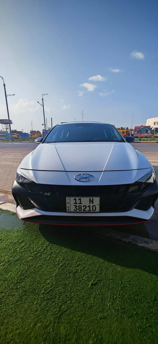 السلام عليكم ورحمة الله وبركاته
للبيع او للمراوس هيونداي النترا N 
 اللون : أبيض 
 كير اوتوماتيك دبل كلج 8 نمر (DCT)
 موديل : 2023
 المحرك : 2000 تيربو
 الممشى : 49 ألف كم 
 تفاصيل الحالة:
 حادث خلفي فقط موضح بالصور بالإضافة 
 للصفحة اليسرى مرشوشة كلير بأمريكا فقط
 صفر ايرباك
 لا يوجد أي حادث أمامي
 السيارة مكانة بالبصرة (حرة)
 رقم بغداد الدولي 
 مكان السيارة بالبصرة (تحويل ثاني يوم)
 التايرات والحدادية وضع الشركة (بالكرتون)
━━━━━━━━━━━━━━━
مواصفات السيارة الكاملة #N 
 أداء رياضي صاروخي لعشاق السرعة والقوة
 سرعة السيارة 300 كم/ س
 تسارع مرعب واستجابة فورية مع دبل كلج 8 سرعات
 كشن حضن
 كشن شعار N
 كشنات كنتارة وجلد N
 سلايد روف
 سقف أسود
 إنارة داخلية 24 لون
 تحكم ستيرن (Normal / Sport)
 تحكم دبلات (Normal / Sport)
دخول ذكي للأبواب 
 بصمة تشغيل
 تشغيل عن بُعد
 شحن وايرلس
 شاشة كبيرة نظام مع نظام ال N
 كاميرا خلفية
 نظام صوت BOSS
 إشارة ترحيب
 إشارات بالمرايا
 اوتو ستوب
 نقطة عمياء
 تحديد سرعة
 تحديد مسار
 رادار أمامي
 رادار جانبي
 رادار خلفي
 حساسات جانبية وخلفية
 أنظمة القيادة:
 NORMAL
 SPORT
 N MODE
━━━━━━━━━━━━━━━
 السعر : 175 ورقة وبيه مجال 
 للتواصل :  ***********
