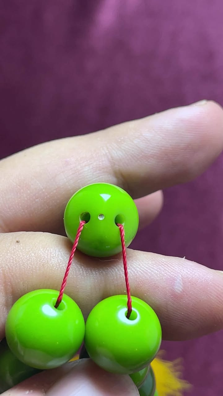 بسم الله الرحمن الرحيم

مسباح سندلس باللون التفاحي 🍏
جراخات حلبية

🔹 الوزن: 80 غرام
🔹 قياس الحبة: 15 ملم
🔹 مناسب للحمل والاستخدام اليومي.
🔹 يتميز بصلابة وكثافة عالية

✨ قطعة أنيقة تجمع بين الجودة والجمال.

📩 للحجز والاستفسار التواصل عبر الخاص أو واتساب: ***********
