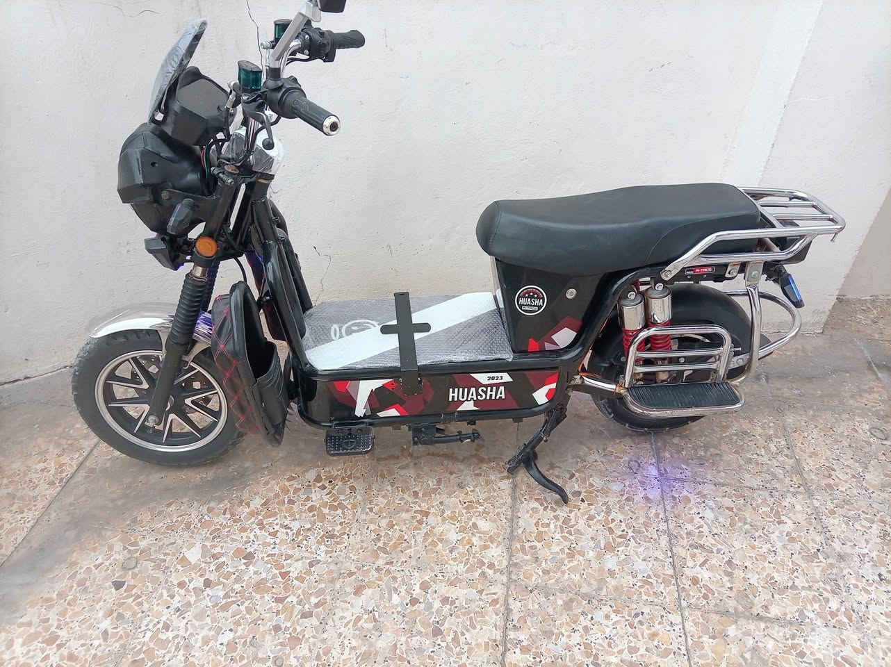 السلام عليكم متاح ماطور شحن للبيع موديل 2023 مابي اي نقص البطاريات على الفحص السعر ٤٠٠ وبيه مجال العنوان هيت الجبل قرب شركه صدى الناعور ***********
