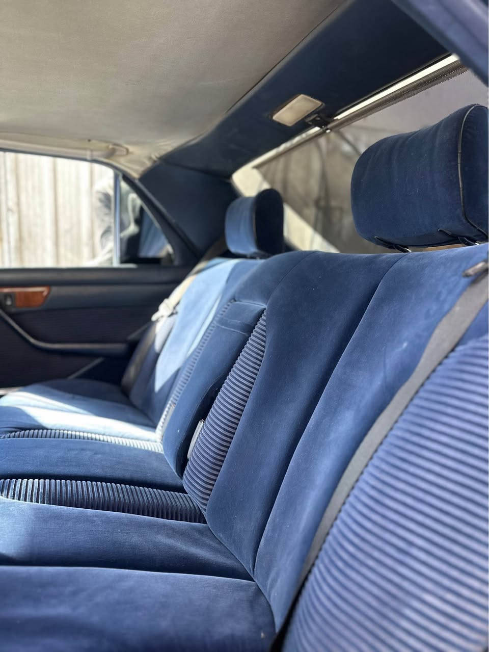 السلام عليكم 
مارسدس مديل 90 
السياره جاهزه وحلوه 
فتحه سقف 
دبل فيت بم 
برده كهرباء دبل هورن 
السياره كلش نضيفه 
كير مكينه بلاد  
 مكفوله  دواخل المكينه 
بدون حادث مصبوغه عام 
العنوان . الكاضميه 

*********** 
نصرالله بغداد, العراق
