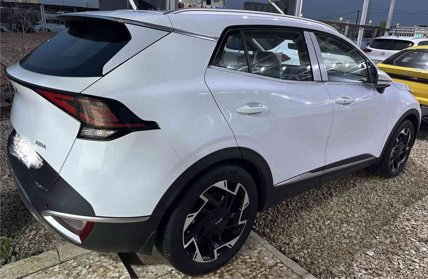 للاستفسار ***********
سبورتج 25 اربيل .. كفاله عامه من الدعاميه للدعاميه شرط السونار .. داخل بيجي .. جنطه شفط .. كشن تدفئه وستيرن تدفئه .. ولاقي المواصفات المعروفه ... السياره على وضع الشركه بشرط ... 
السعر 242$ 

الشراي يتصل لان مامتواجد  بالفيس .. وماجاوب رسائل
