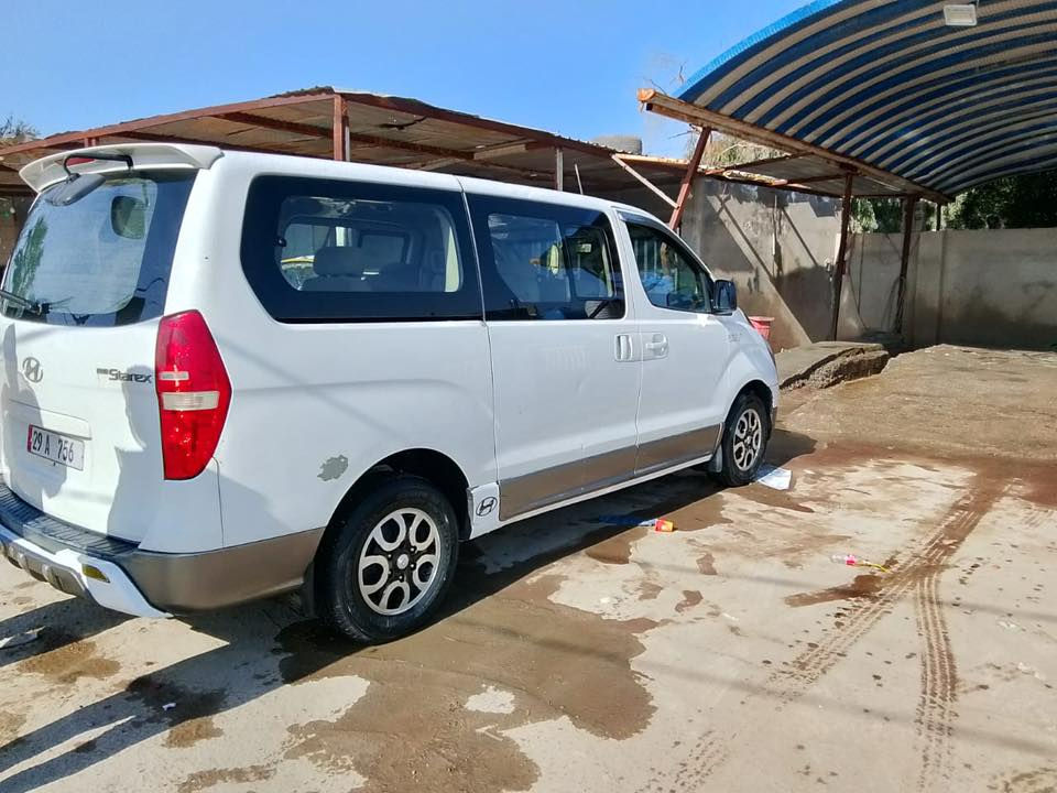 سلام عليكم للبيع ستاركس موديل 2011فول موصفات سبع اللون  تخم تاير جديد حداديه 100/100 مكينه وكير إستوني شادهن اكسن جديد تبريد ثلج دوشمه جديده رقم واصط أنكليزي بسمي سنويه لل30  للستفسار الاتصال على الرقم *********** 
أو*********** مكاني ديوانية
