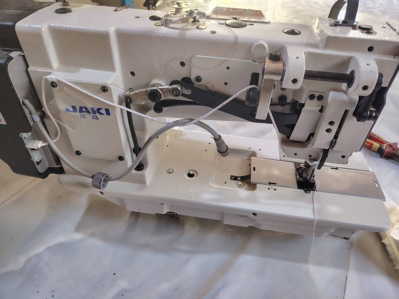 السلام عليكم من رخصة اخونا الادمن مكينة جوكي بايه سحب ابرتين  خشنه  والبريشوس بايه  خشنه ثنينهن جدد كارتون منصبات للفحص مكاني حله يوجد توصيل حسب الاتفاق واتساب موجود ***********
