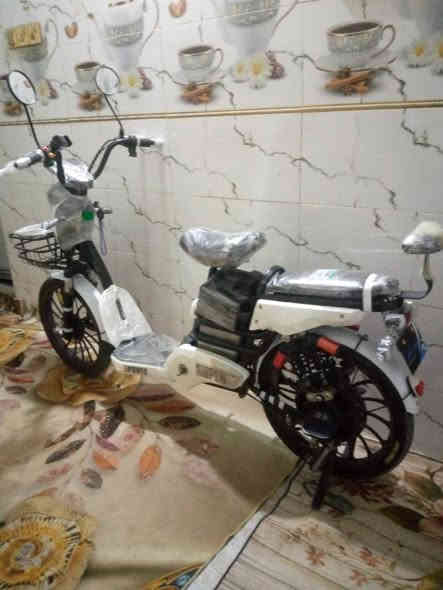 السلام عليكم دراجه شحن مستعجل علا بيعتها حجم 20 اكبر حجم بلشحن اربع بطاريات نضاف مثبت سرعه اربع نمر  سرعه 55 هورن لايت زنون عالي ناصي اشاير اماميه خلفيه شغالات كلوب خلفي امامي زنون عالي ناصي مسند خلفي زوج تايرات جدد شاحنه جديده مرايات جدد ستاند مبايل انذار سرقه كهربائيات كلها شغاله اربع دبلات خلفيه وثنين اماميات نوع غازي مسند خلفي سعرها مال مستعجل 250 وبيها مجال العنوان نجف حي العسكري ***********
