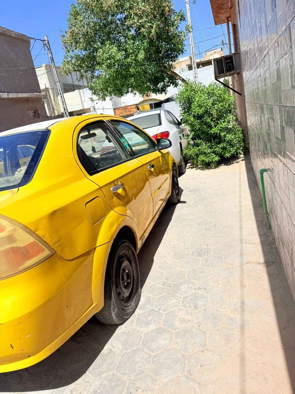 سلام عليكم اڤيو 2010خليجي مال شركه عامه محرك مفتوح مو مسكر كير عادي  رقم منفيس بغداد راعيه كرايبي والكفيل مالته والدي إنه ابيعك منفيس ومن اخابرك ع الارقام تجي اتحول ابيع هل موجود السياره كاعده وشلعه وتراي خير من الله السعر.......18 ......وبيهه مجال مكان السياره نجف حي ابو طالب ***********
