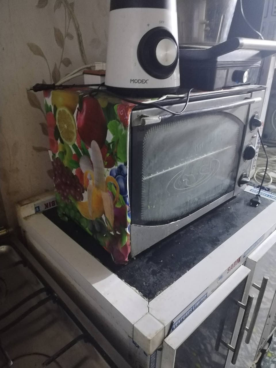 اغراض للبيع نضيفات العارضه تشتغل وتجمد سعرها ٢٢٥ وبيها مجال الاوفن ٣٠ الف وبي مجال ميز بلازمه ٥٠ وبي مجال للشراي التواصل على الوات ساب ***********
