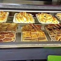 يوجد شيف معجنات  وفطائر مناقيش وبيتزا ولحم بعجين وخبز منفوخ درجة اولى ...