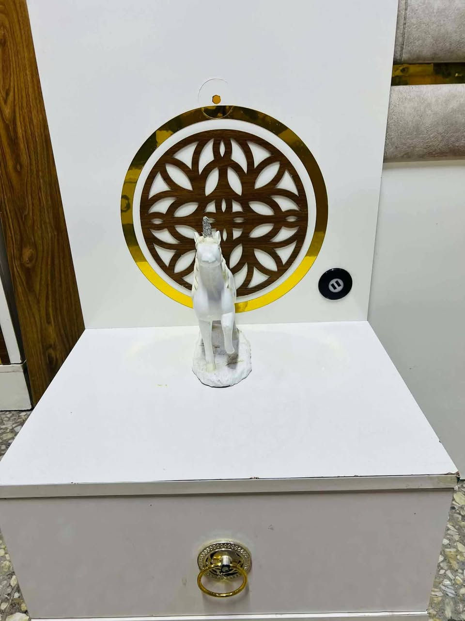 غرفة نوم مستعملة🇹🇷
موديله حديث 💥
 نضافة90 ٪💯
عدد القطع / 5 
نضام / أبواب 💢
أناره شغاله 💡
سعرها / 475 قفل 💸
شد ونقل داخل بغداد مجاني🚛
يوجود توصيل محافضات 🚛


**إذا كنت صاحب هذا الإعلان وتريد حذفه لأي سبب، رجاءا أرسل رسالة إلى الدعم الفني**