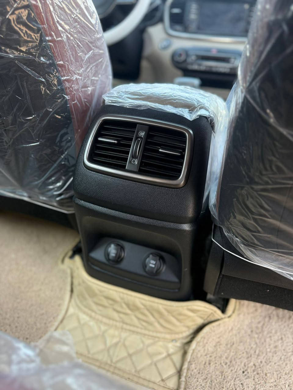 السلام عليكم
كيا سورنتو 
2020
اللون ابيض 
الوارد خليجي
كفاله عامه من كلشي 
ماشيه 40
المواصفات 
شاشه كبيره كامره خلفيه بصمه ابواب وتشغيل وجنطه ويل كب نيكل حجم 20
تبريد ٣ قطع
7راكب كشنات جلد +الكشنات الاماميه كهرباء
محركV6 كير 8سرعات اوتو +عادي
لد امامي ولد خلفي كشافات اماميه
لايت ثلاث عدسات شباك نيكل اشاير بالمري 
ومري كهرباء شفط 
حساس امامي وحساس خلفي
كلشي واضح بالمنشور 
بانورما
السياره كفاله عامه من كلشي والكير والمحرك ايضا مكفولات الكهربائيات ايضا
مكان السياره كربلاء طويريج
للاستفسار اتصل
***********
