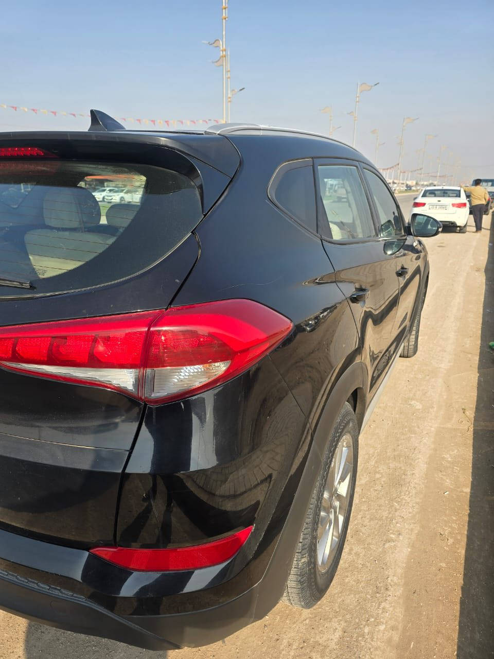 توسان ٢٠١٨ وارد امريكي ضرر جاملع +بنيد 
رقم بغداد سنوية وهزة جديدة بسمي شخصيا تحويل ثاني 
السيارة جاهزة كل نقص مابيهة 
حدادية تخم تاير محرك كير كفالة 
مواصفات السيارة 

بصمة 
تحكم 
شاشة كامرة 
كشنات كهربائية +تدفائة 
ماشية ٨١ ميل 
وبعد مواصفات التوسان المعروفة 
مكاني بغداد قريبب ع مجمع بسماية 
   ***********. 
السعر ١٤٠
