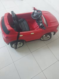سياراه اطفال للبيع عاطله ناقصها باتريات تواصل 07516523803