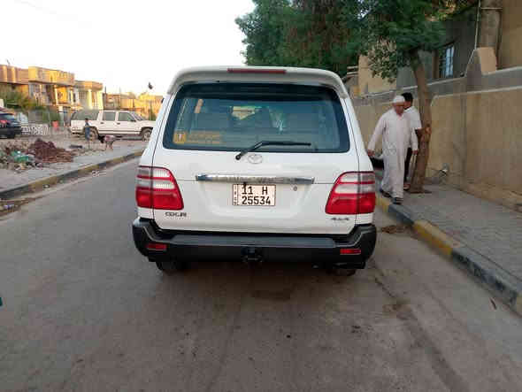 من رخصة مدير الكروب المحترم للبيع لاندكروزر قطري 2001 كامل المواصفات اوتوماتيك بدون فتحة تبريد شغال ثلاث قطع مع ثلاجة الماء تخم تاير اجنبي نضيف جدا مع تخم تاير جديد بالكرتون بعدة ما مشدود بدي جدا حلو تبديل جاملغ أمامي فقط اثر طخة بارد ثلاث قطع والسونار موجود محرك ممتاز قير شغال بي نقص بسيط النمرة الثالثة بيهة صفنة قليلة باسمي رقم انكليزي مجدد لل2030 بغداد سعر البيع 135 من الاخير والسيارة أن شاءالله احلى من الصور وإذا مراوس بسيارة مناسبة مع فرق السعر اراوس العنوان بغداد الحسينيه ***********

