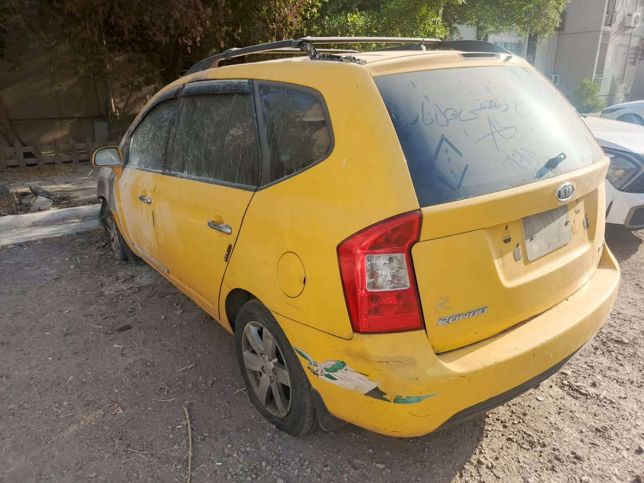 سلام عليكم
للبيع كيا روندو موديل 9حركً بس بجم ودشبول رقم بغداد قيم بلي يرضي الله وخذها ***********
