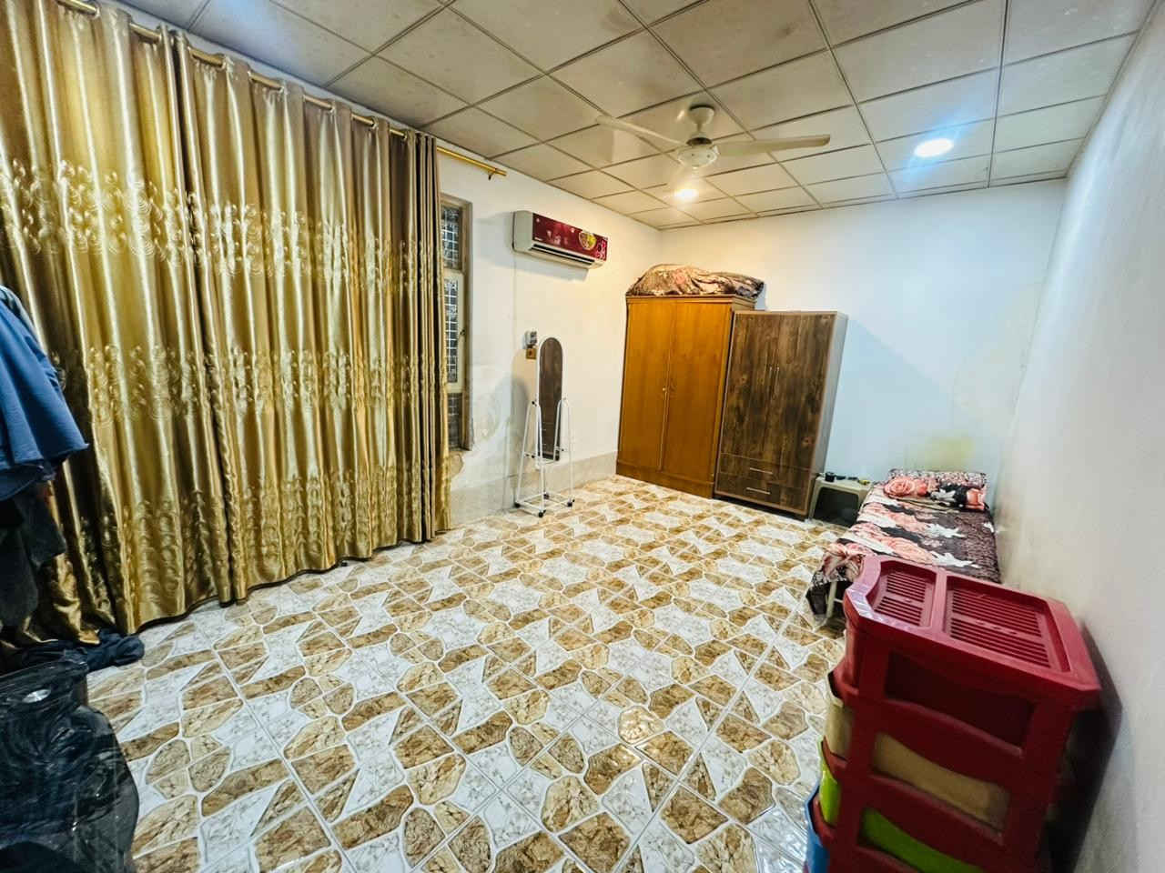 دار طابو زراعي للبيع المساحة 100 متر طابقين
 يحتوى الطابق الاول على غرفة وصالة واستقبال ومطبخ وصحيات داخلية خارجية 💯
الطابق الثاني يحتوي على غرفتين وصالة ومخزن 💯
البيت بناء جديد ونظيف جدٱ البناء طابوق الطابق الاول صب كونكريت والطابق الثاني عكادة طابوزراعي سند 25 قرارمحكمه
 الموقع كوفة 💯سهلة💯 شارع معمل الدبس 💯ثاني بيت عن الشارع الرئيسي منطقة تجارية وسكنية السعر💯💯( 77 )مليون💯💯 للأستفسار واتساب ***********
