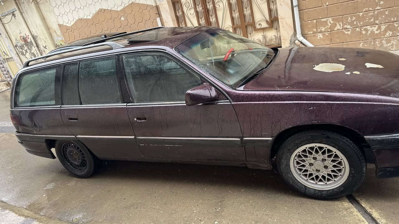 السلام عليكم اوميكا 20 للبيع الموديل 1993 اوتماتيك جامات كهربائي اسلايت كهرباىي كير ومحرك شرط السنويه 27 كاربون بنزين التواصل على الرقم ***********/***********
