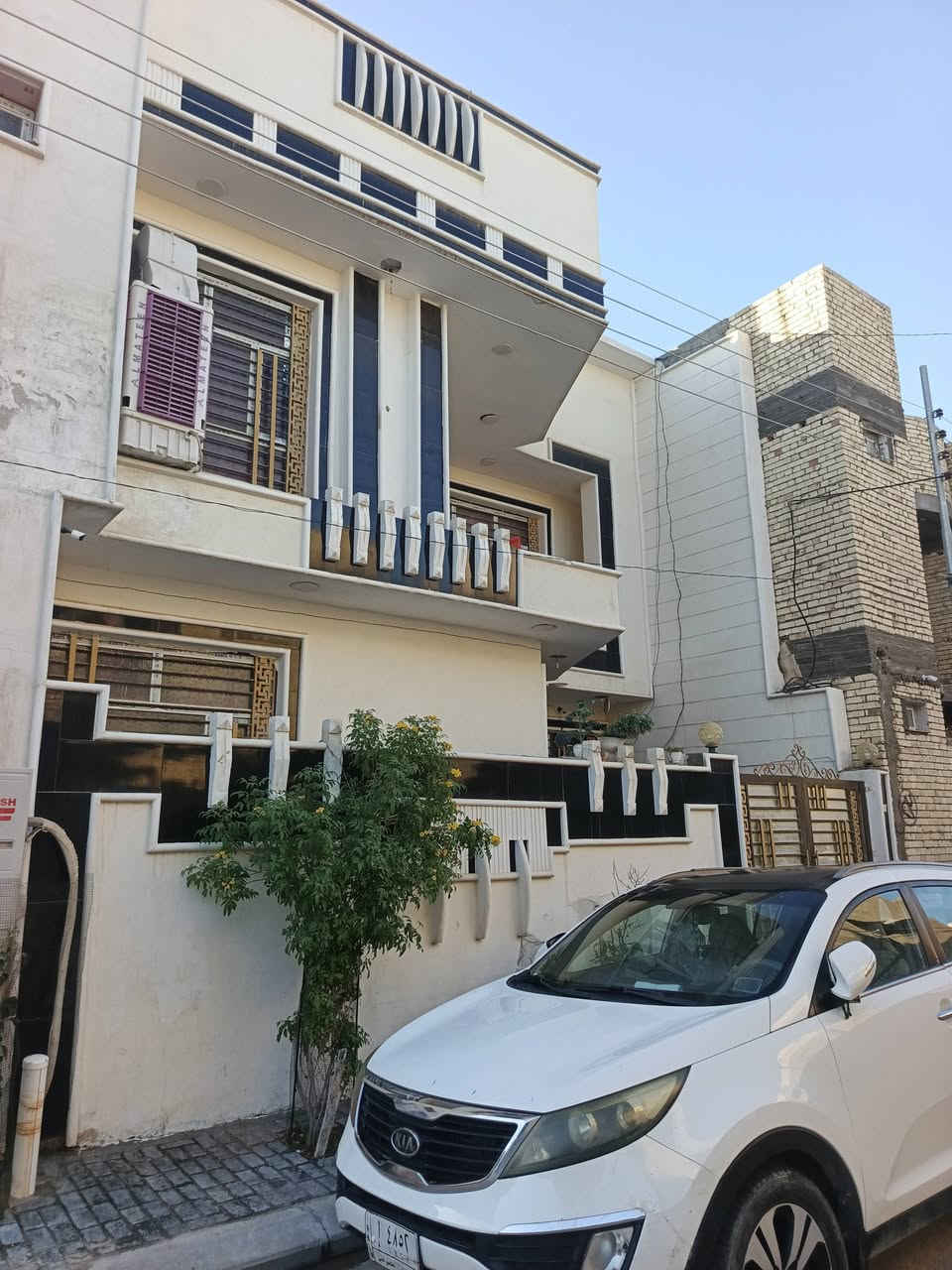 . بيت مساحته  150متر طابقين يحتوي على غرفه وصاله ومطبخ وستقبال جوه طابق الثاني  غرفتين وصاله  يبعد عن شارع بغداد ٢٠٠متر مجمع سيده رقيه ع شارع بغداد عامود 147مكان حلو ومرتب  شوارع الفرعيه 10 متر سعره 215


**إذا كنت صاحب هذا الإعلان وتريد حذفه لأي سبب، رجاءا أرسل رسالة إلى الدعم الفني**