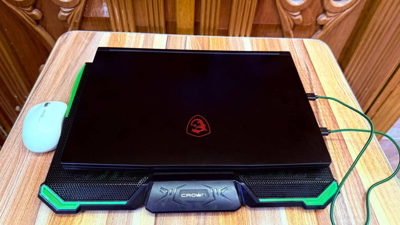 لابتوب MSI Gaming – نظافة90 %
جهاز قوي جدًا للألعاب، التصميم، المونتاج، والبرامج الهندسية.

🔹 المواصفات:

المعالج: Intel Core i7-9750H (الجيل التاسع)
• 6 أنوية / 12 مسار
• تردد يصل إلى 4.5GHz
• كاش 12MB

✅ كرت الشاشة: NVIDIA GeForce RTX 2060 6GB GDDR6
• يدعم Ray Tracing و DLSS
• أداء ممتاز للألعاب الحديثة والمونتاج

✅ الكرت المدمج: Intel UHD Graphics 630

✅ الرام: 16GB DDR4
• قابلة للترقية

✅ التخزين: 954GB SSD NVMe
• سرعة عالية جدًا في تشغيل النظام والبرامج

✅ الشاشة: 15.6” Full HD
• معدل تحديث مرتفع (120Hz – 144Hz)

✅ النظام: Windows 11

✅ لوحة مفاتيح RGB بإضاءة خلفية 

السعر 750 الف 🤍
*********** 💙
مكاني بالنجف واگدر اوصلها
