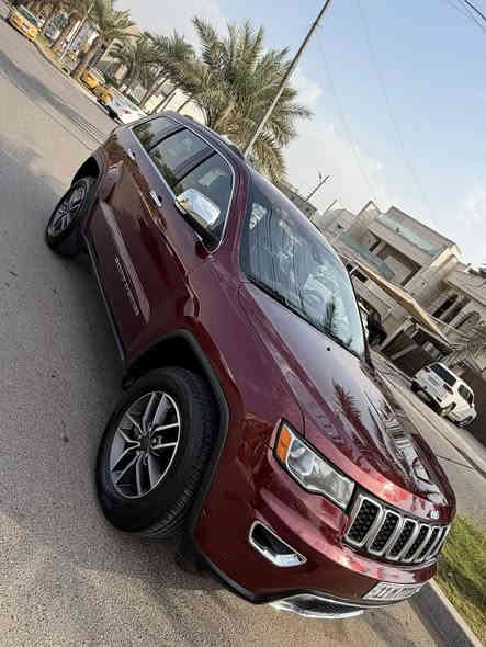 السلام عليكم  … جيب لمتد  موديل 2022 فول مواصفات السياره حادثها جاملغ وبنيد حادث كلش حلو مو قوي  صبغ فقط قطعتين سيارا كلش جديده ومتصرف عليها دينار مكان السياره السيديه   السعر 27800$وبيها مجال لشراي لتوضيح سيارا موديل 2022. الاستفسار ***********
