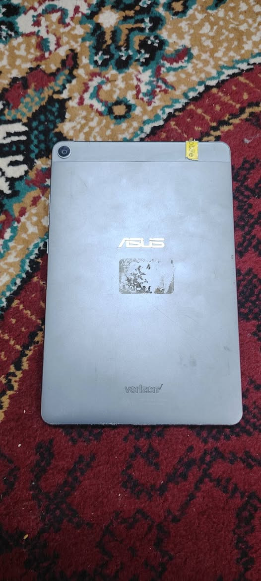 للبيع شاشه مكسوره بس شغال كامل شاحنه تايب سي السعر 20
***********
